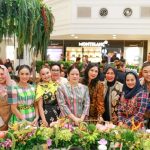 Foto Ivan Gunawan Hadirkan Nusanova, Busana Mewah Angkat Wastra Nusantara